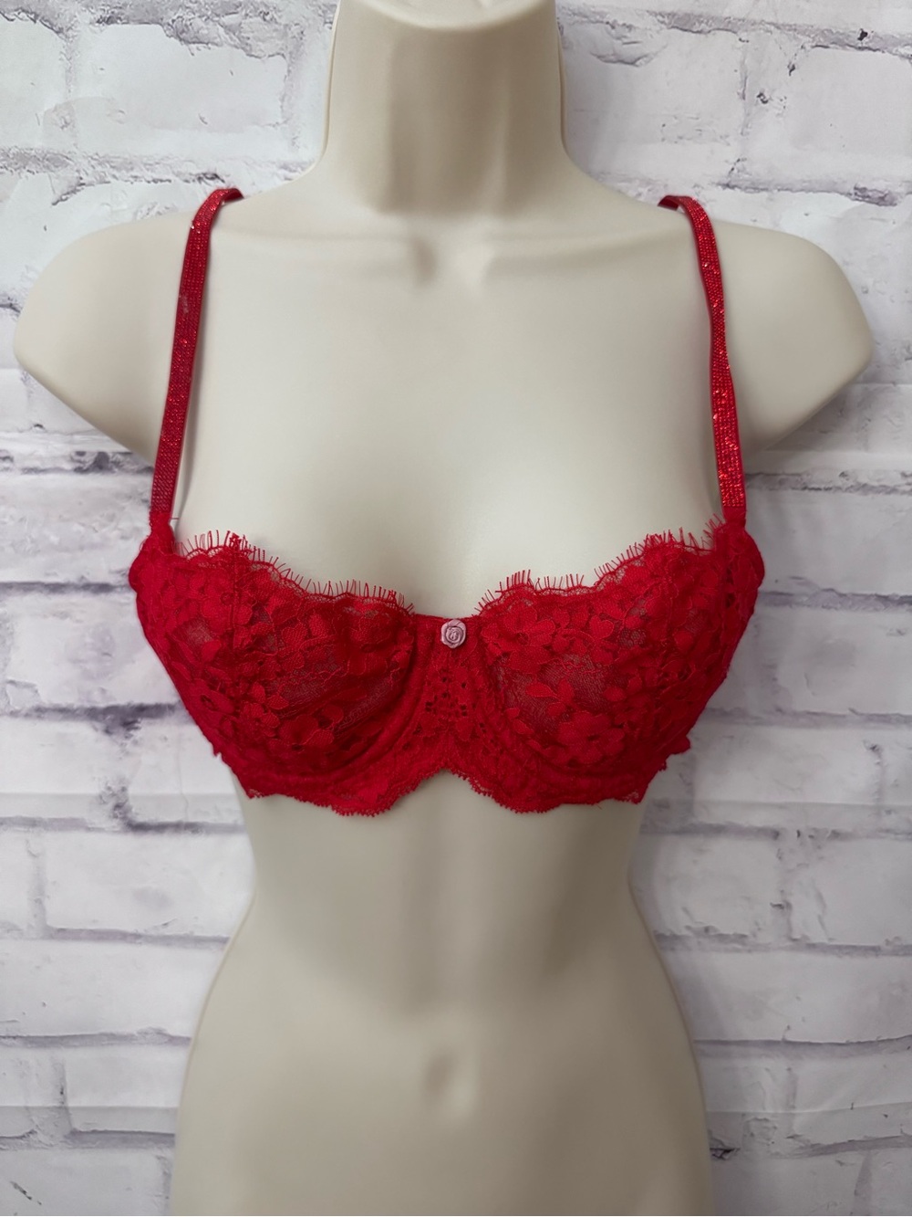 Victoria’s Secret Dream Angels Bra 34B Push Up Without Padding Sexy Red Bling